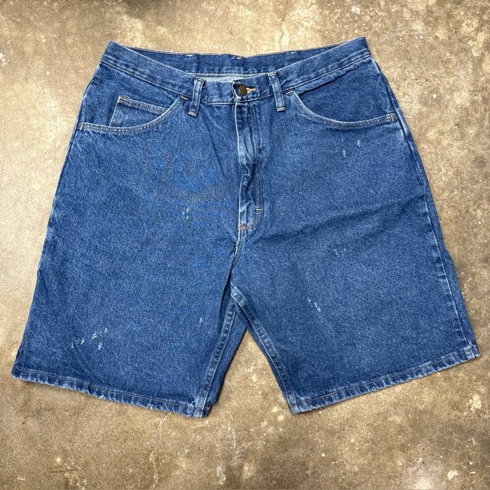 Wrangler Mens size 34 blue jean denim shorts medium wash distressed